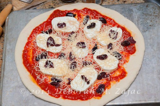 Kalamata Olive and Cheese Pizza_9817